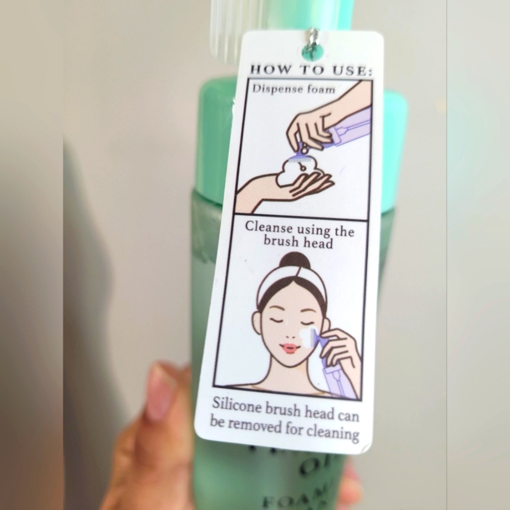 Mint Green Foam Cleanser with Silicone Brush.  Face Care